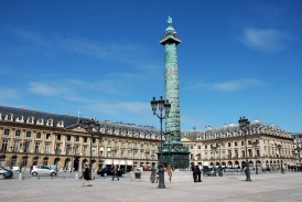 Plac Vendome i kolumna ku czci Napoleona Bonaparte
